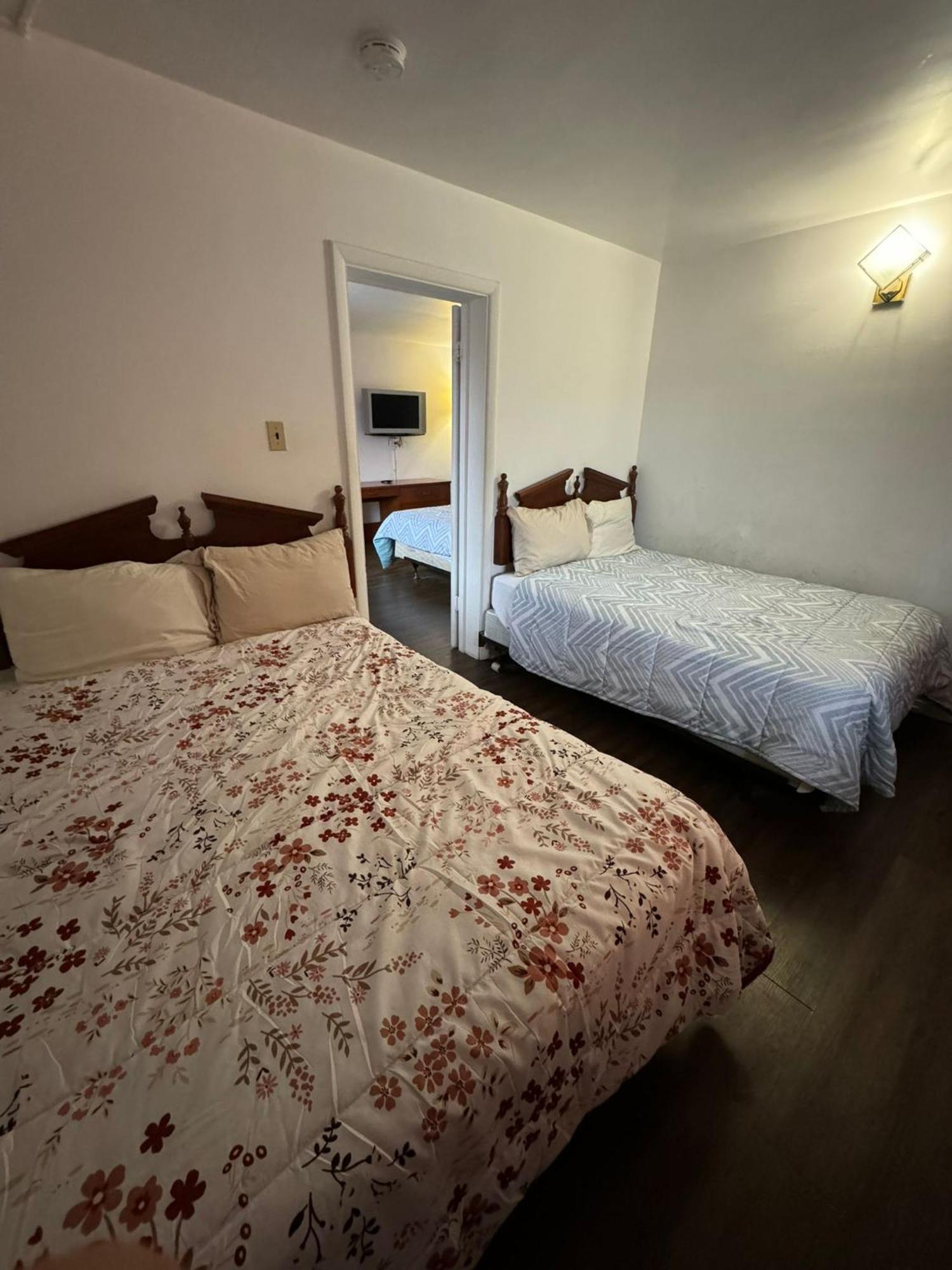 6267 Persepolis Inn Ниагарски водопад Екстериор снимка