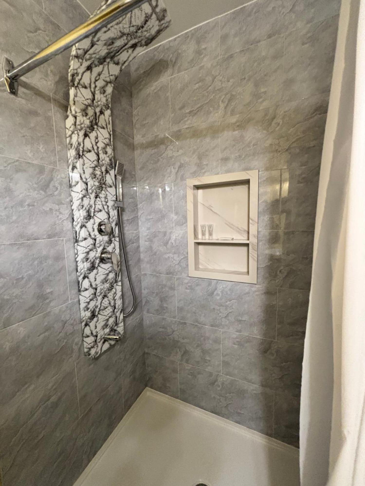 6267 Persepolis Inn Ниагарски водопад Екстериор снимка